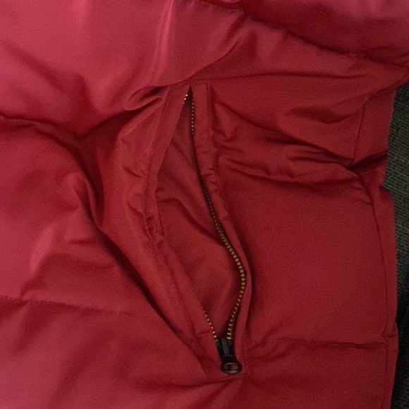 Red Gap hooded puffer vest with detachable faux fur - Picture 7 of 9